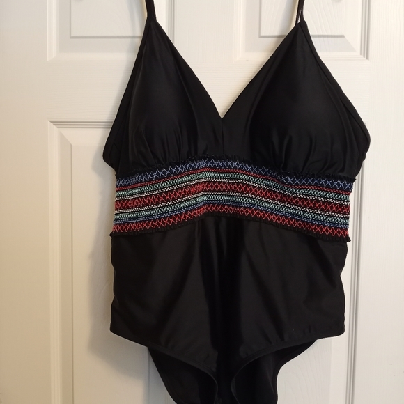 Plus size swimsuit - Picture 1 of 4